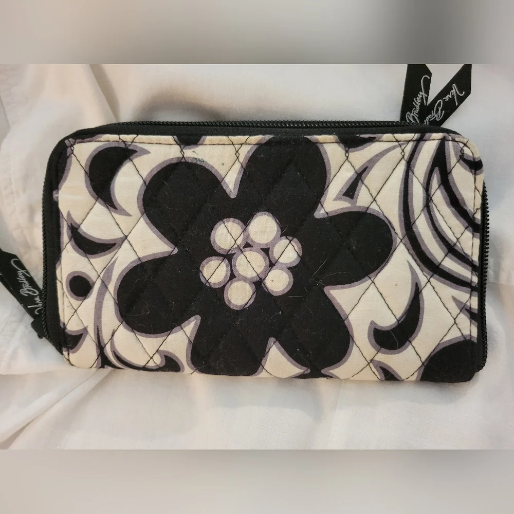 Vera Bradley Black and White Floral Phone Case Set EUC - Picture 5 of 9